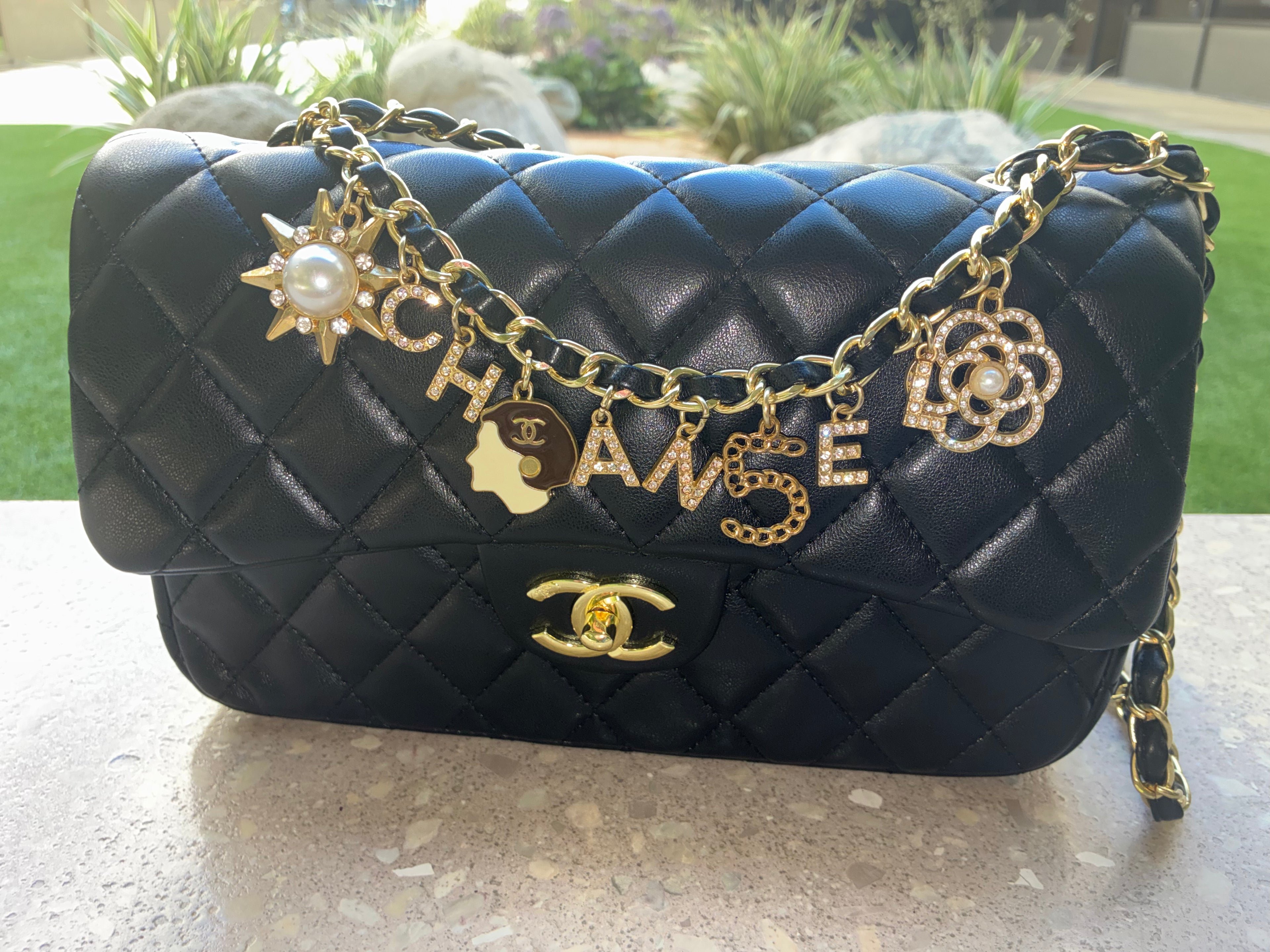 CHANEL Quilted Shoulder Bag W/Chain (black)