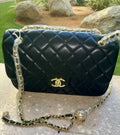 CHANEL Quilted Medium Clutch(black)