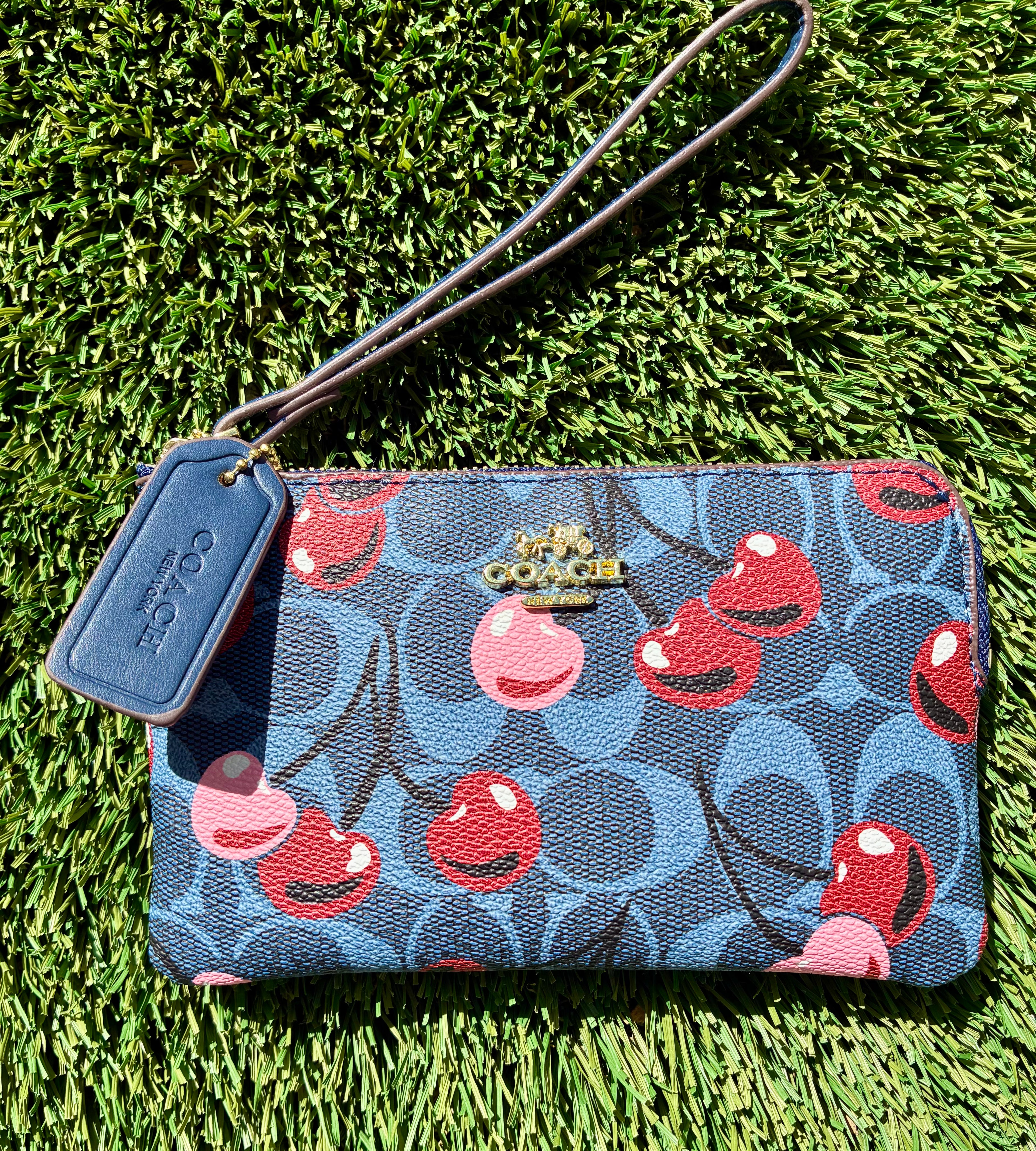 COACH Monogram Wristlet Pouch(blue/cherries)