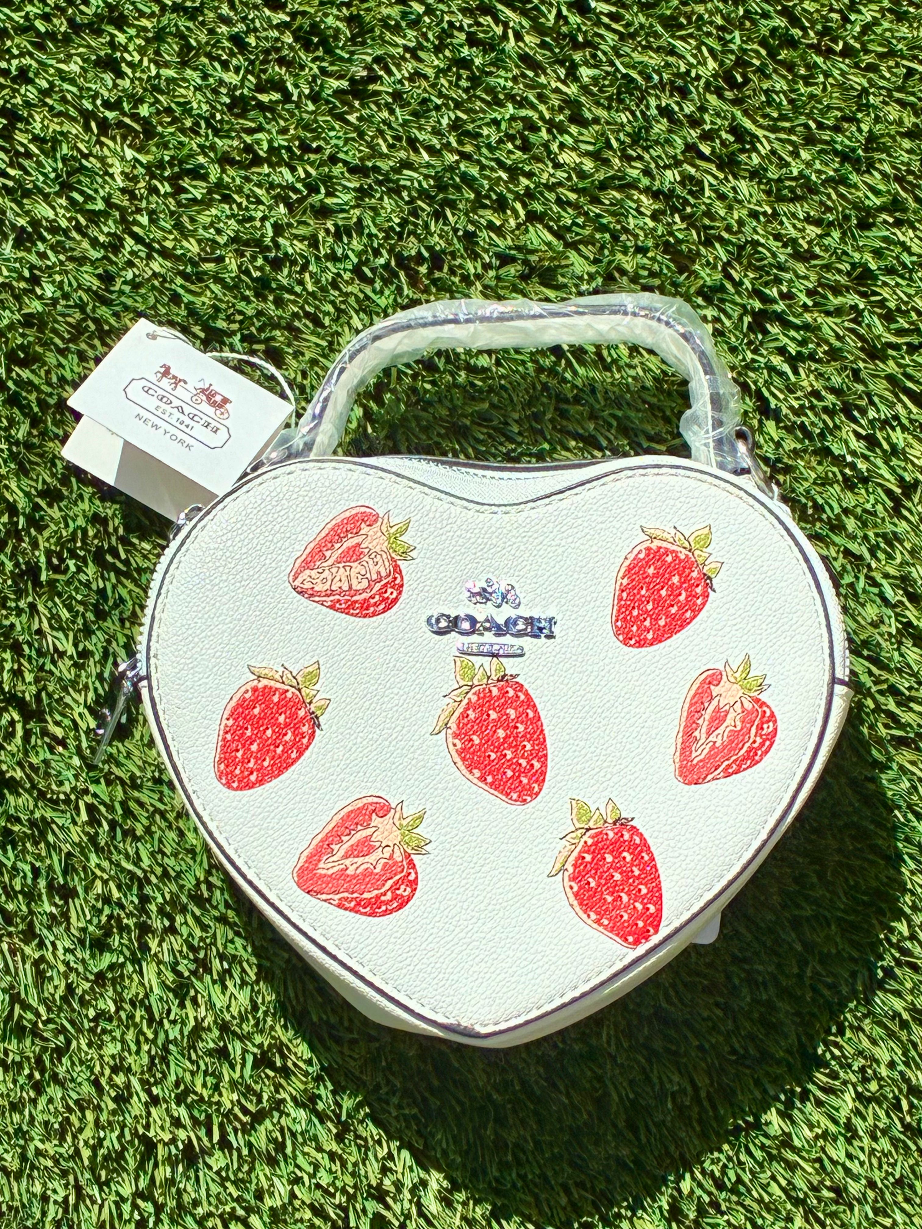 COACH Heart Crossbody Bag(white/strawberry)