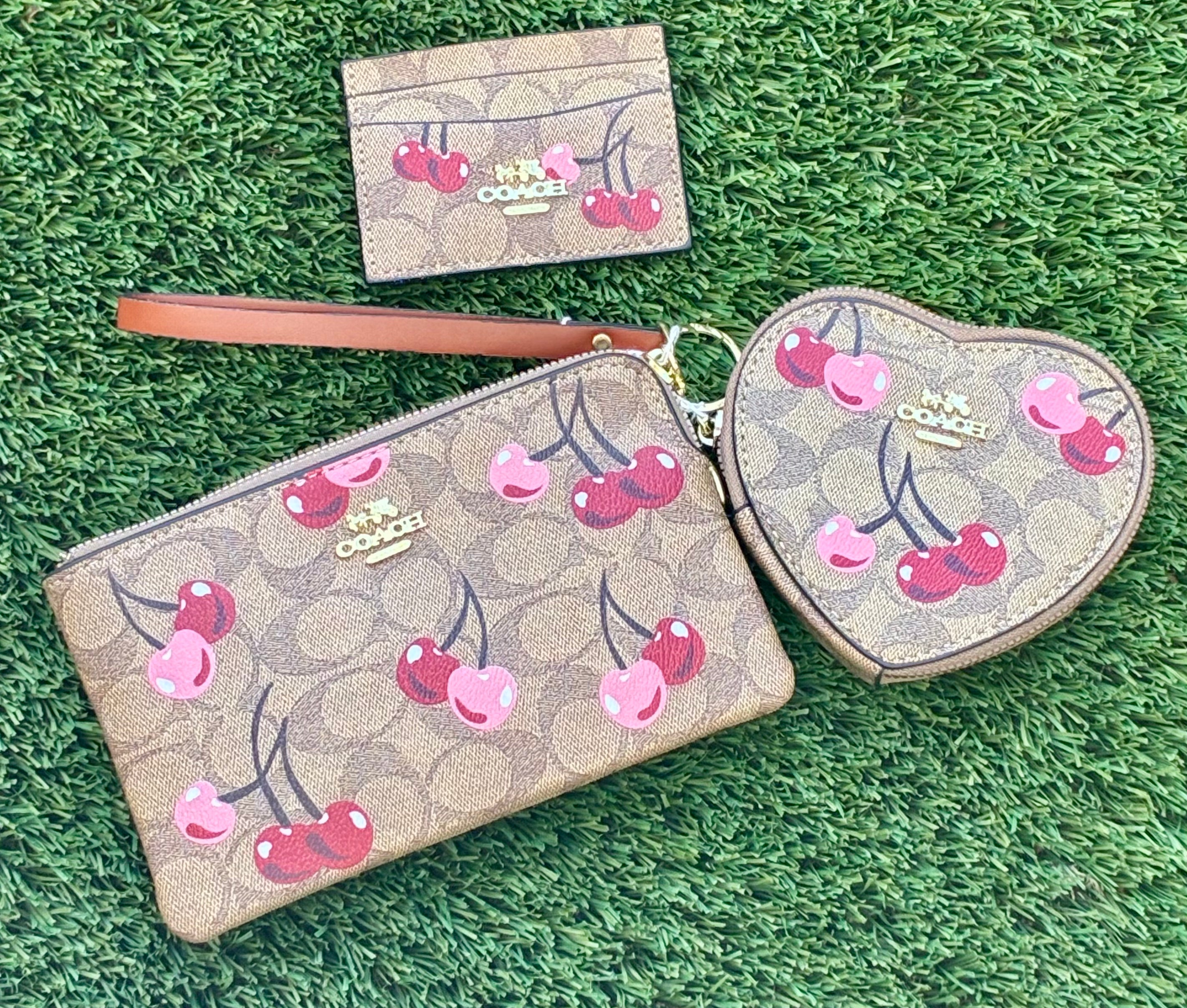 COACH 3pc Wristlet Set(beige/cherry)