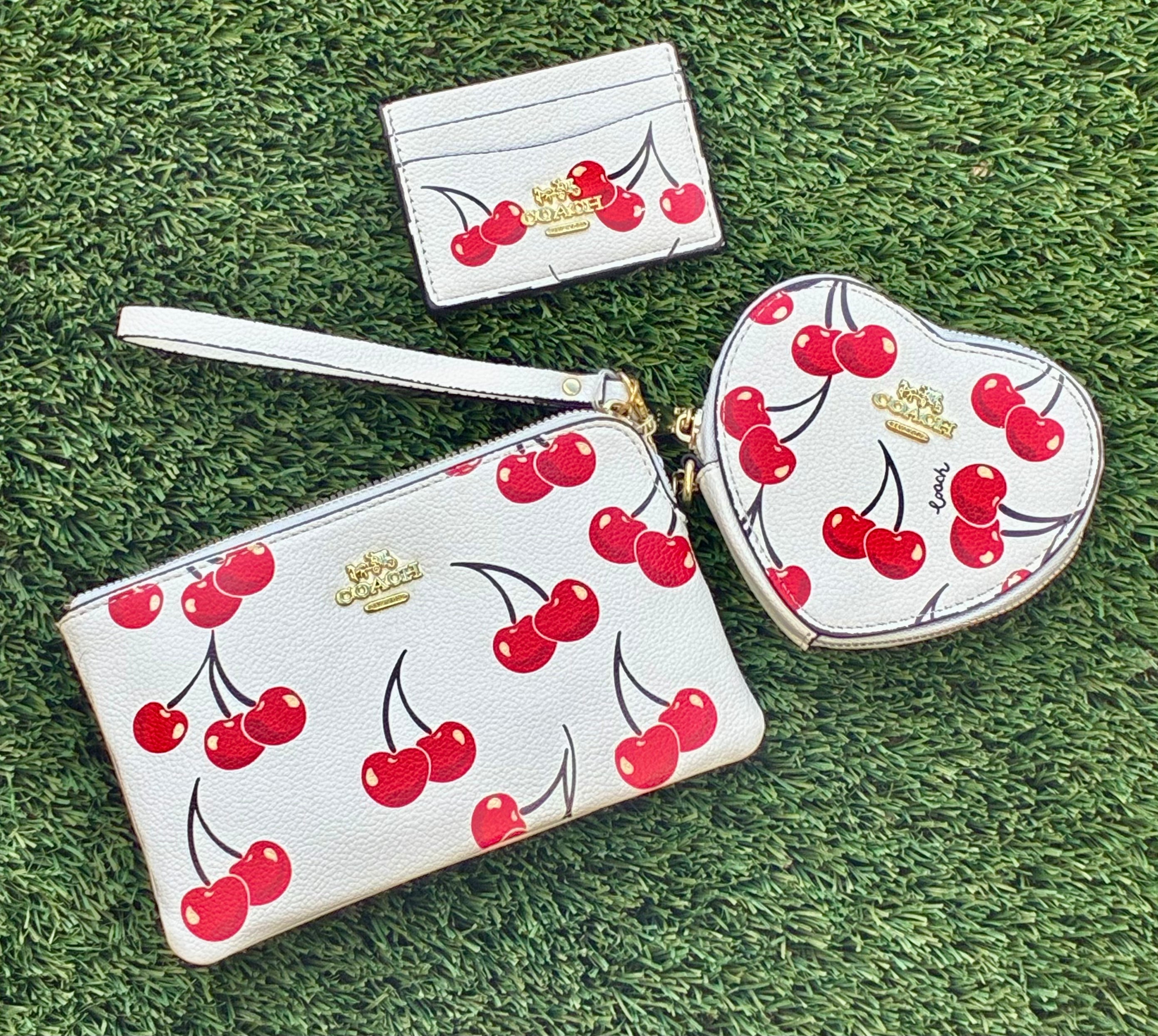 COACH 3pc Wristlet Set(white/cherry)
